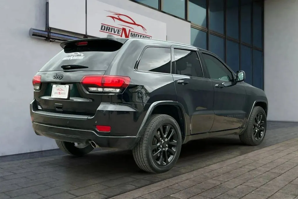More photos of 2019 Jeep Grand Cherokee Altitude Sport Utility 4D at Drive N-Motion Thornton, CO