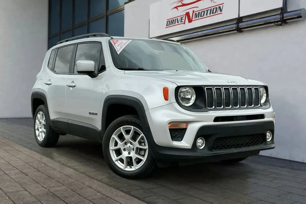 More photos of 2019 Jeep Renegade Latitude Sport Utility 4D at Drive N-Motion Thornton, CO