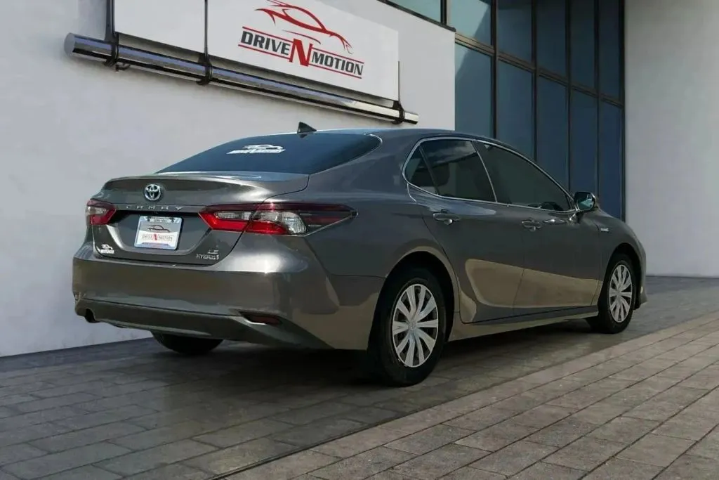 More photos of 2021 Toyota Camry Hybrid LE Sedan 4D at Drive N-Motion Thornton, CO