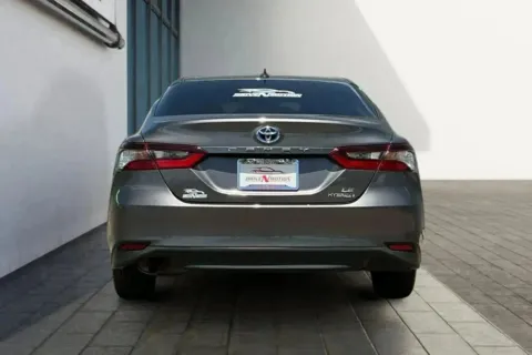 More photos of 2021 Toyota Camry Hybrid LE Sedan 4D at Drive N-Motion Thornton, CO