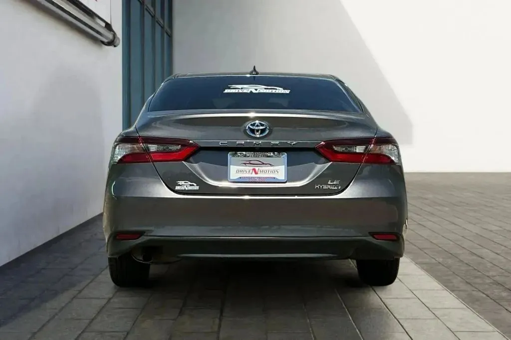 More photos of 2021 Toyota Camry Hybrid LE Sedan 4D at Drive N-Motion Thornton, CO