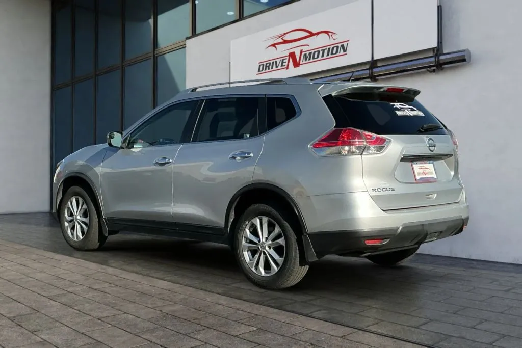 More photos of 2015 Nissan Rogue SV Sport Utility 4D at Drive N-Motion Thornton, CO