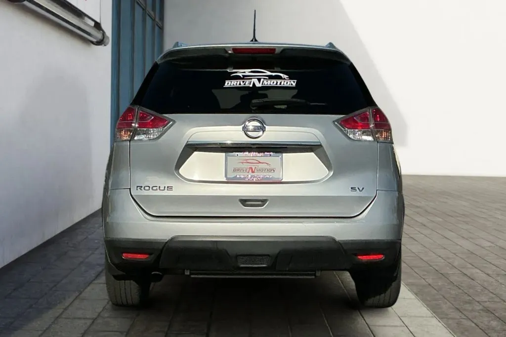 More photos of 2015 Nissan Rogue SV Sport Utility 4D at Drive N-Motion Thornton, CO