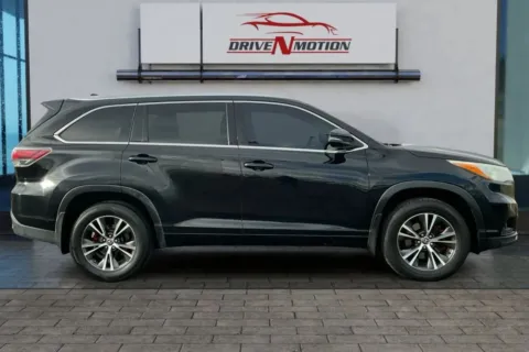 More photos of 2016 Toyota Highlander XLE Sport Utility 4D at Drive N-Motion Thornton, CO