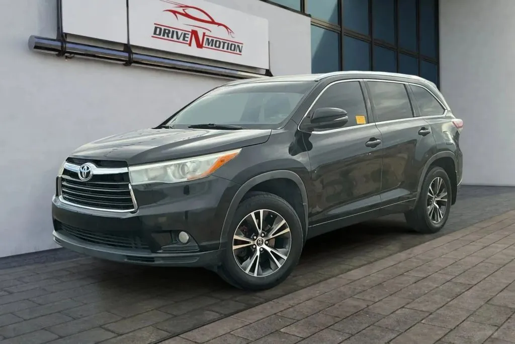 Another view of 2016 Toyota Highlander XLE Sport Utility 4D for sale in Thornton, CO at Drive N-Motion Thornton