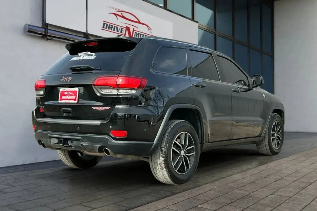 More photos of 2018 Jeep Grand Cherokee Trailhawk Sport Utility 4D at Drive N-Motion Thornton, CO