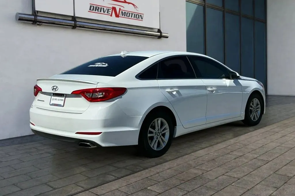 More photos of 2016 Hyundai Sonata SE Sedan 4D at Drive N-Motion Thornton, CO