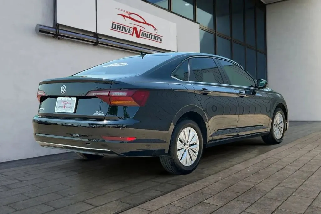 More photos of 2019 Volkswagen Jetta 1.4T R-Line Sedan 4D at Drive N-Motion Thornton, CO
