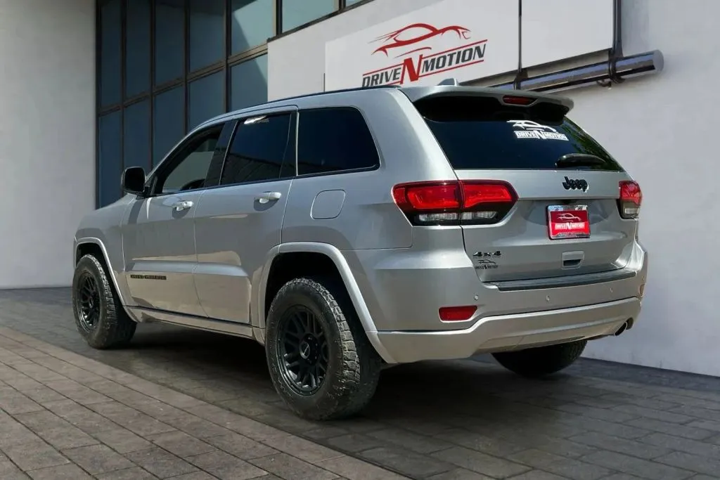 More photos of 2019 Jeep Grand Cherokee Altitude Sport Utility 4D at Drive N-Motion Thornton, CO