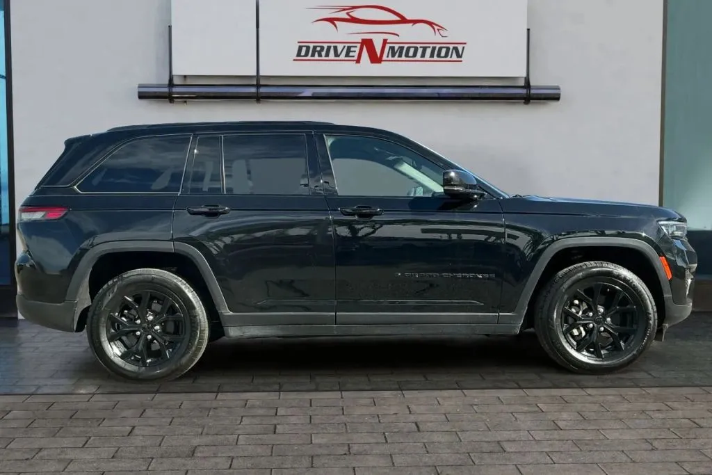 Another view of 2024 Jeep Grand Cherokee Altitude Sport Utility 4D for sale in Thornton, CO at Drive N-Motion Thornton