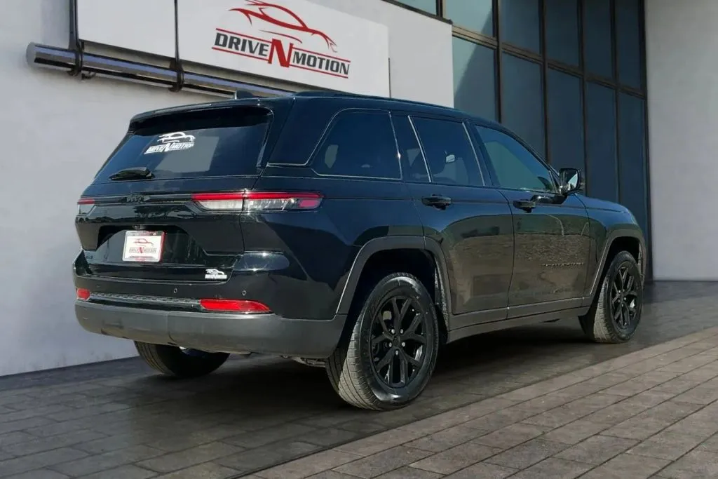More photos of 2024 Jeep Grand Cherokee Altitude Sport Utility 4D at Drive N-Motion Thornton, CO