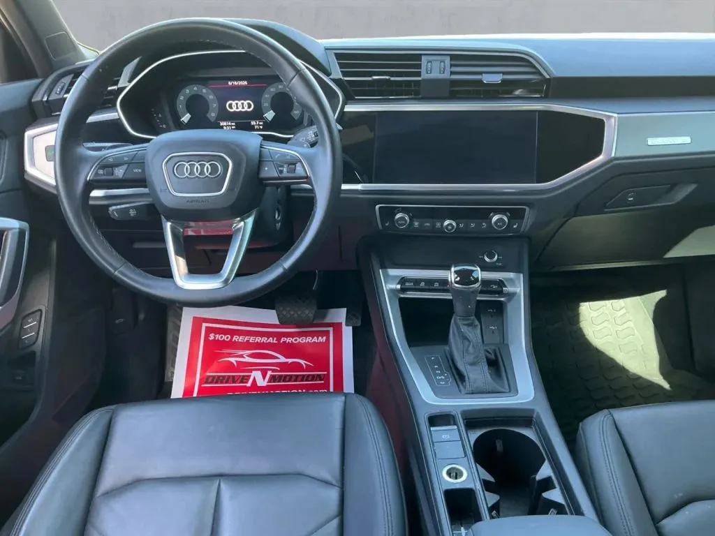 Audi Q3 photo 16