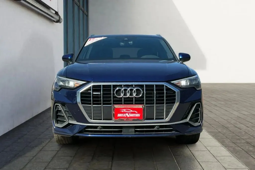 Audi Q3 photo 8