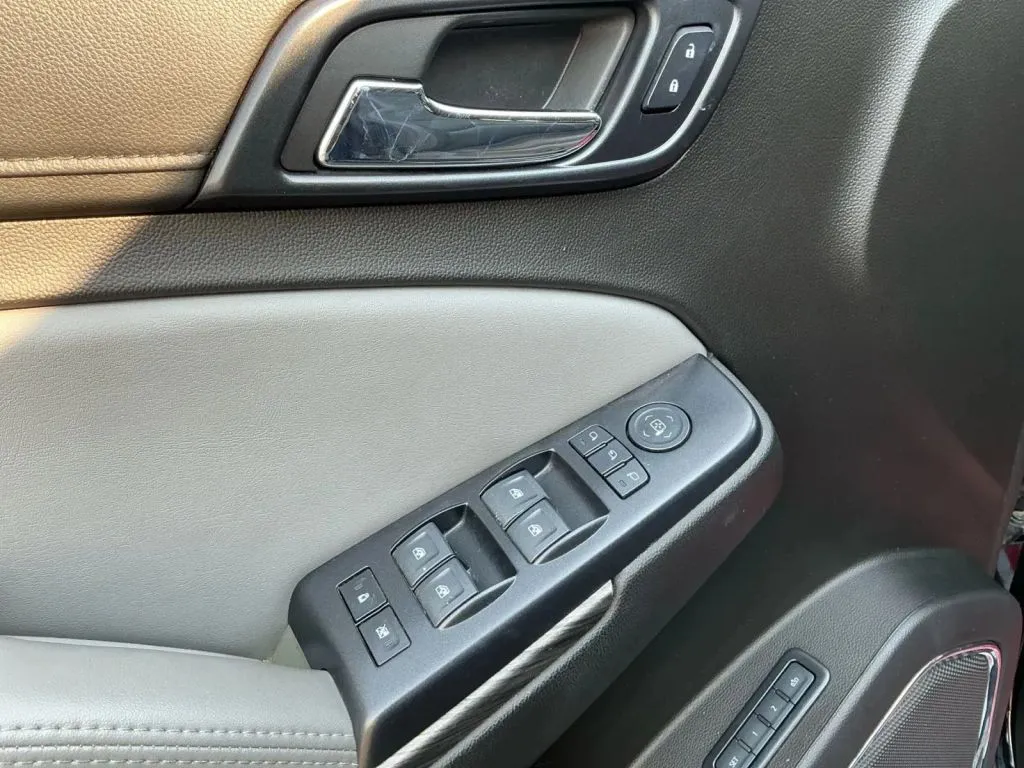 Chevrolet Tahoe photo 10
