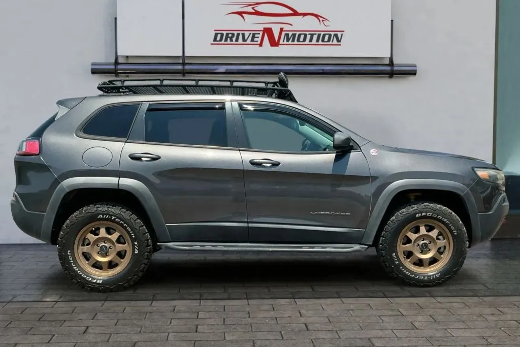 Another view of 2019 Jeep Cherokee TrailHawk Sport Utility 4D for sale in Thornton, CO at Drive N-Motion Thornton