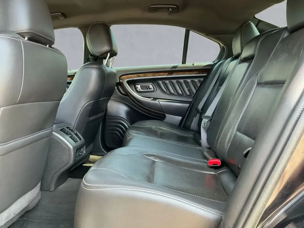 Ford Taurus photo 14