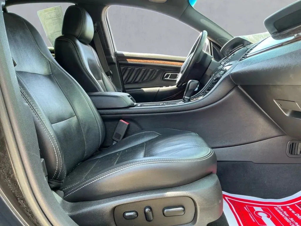 Ford Taurus photo 22