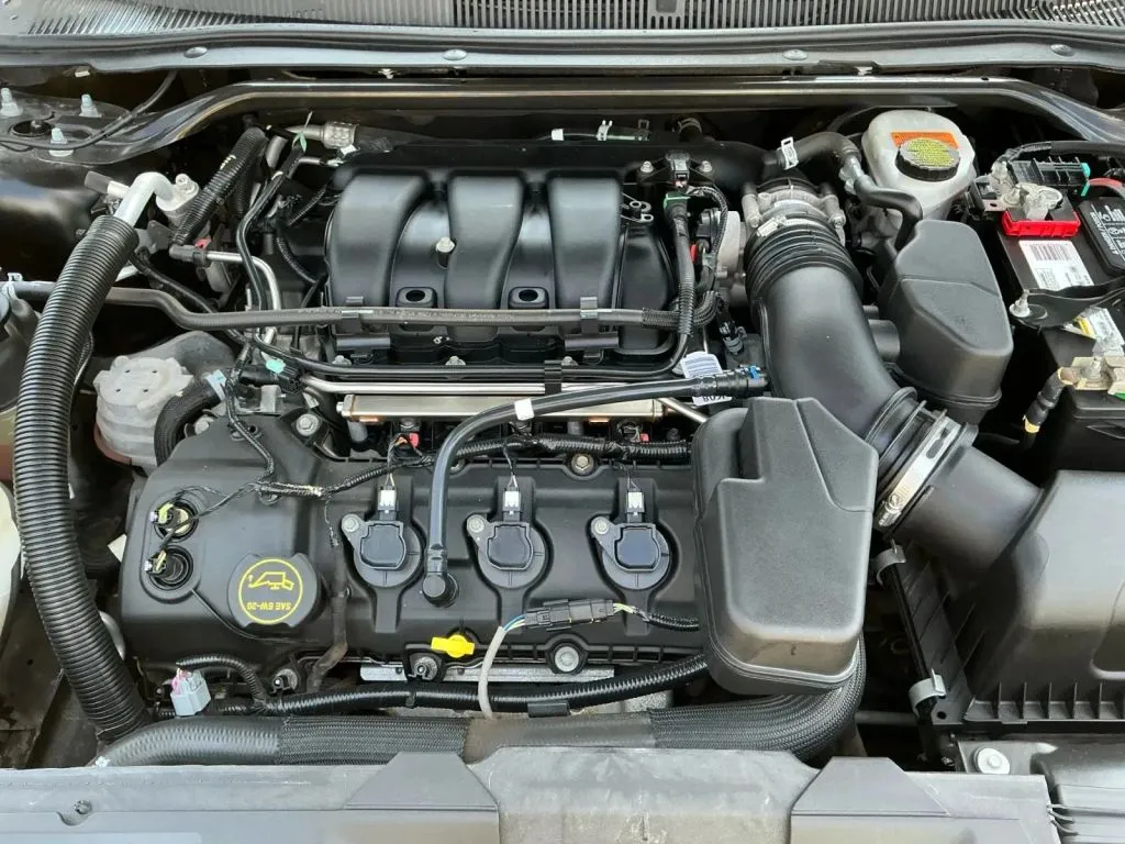 Ford Taurus photo 24