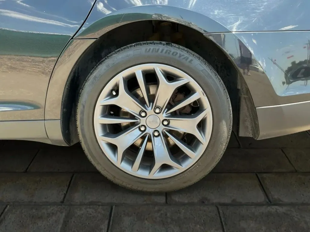Ford Taurus photo 18