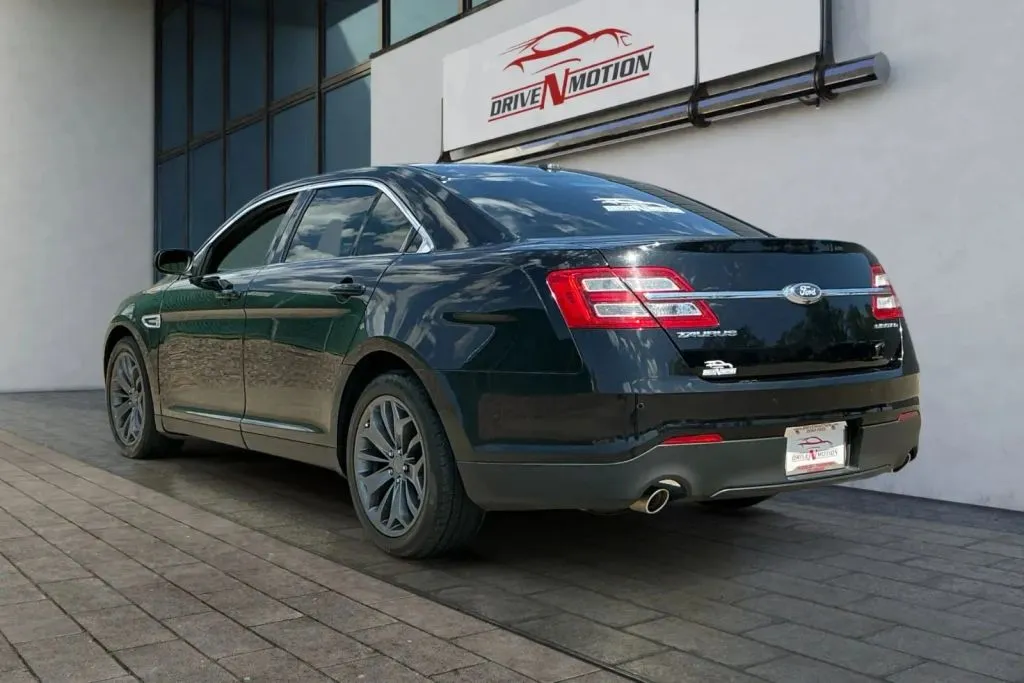Ford Taurus photo 6