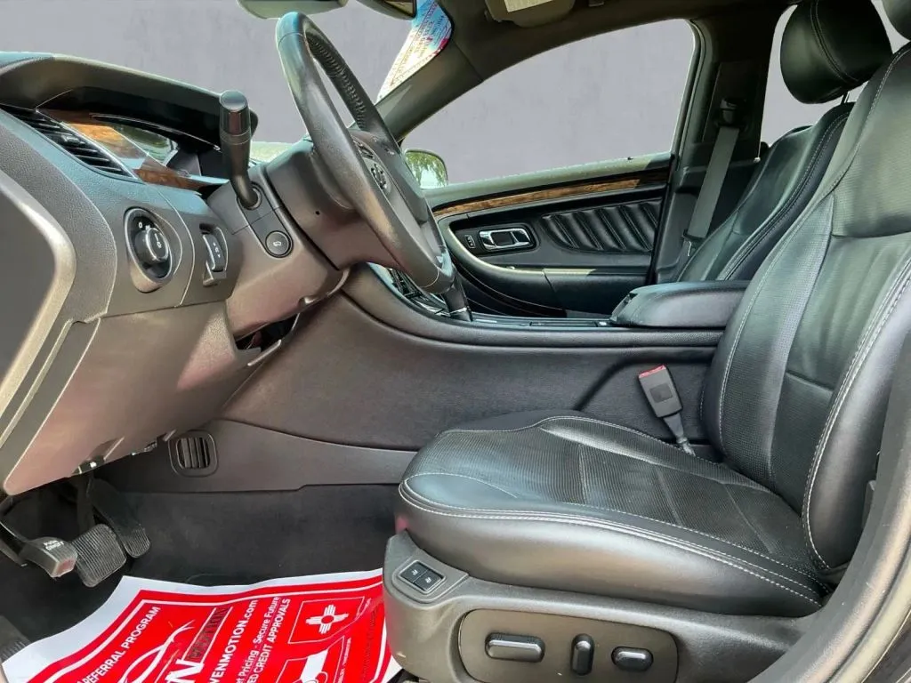 Ford Taurus photo 12