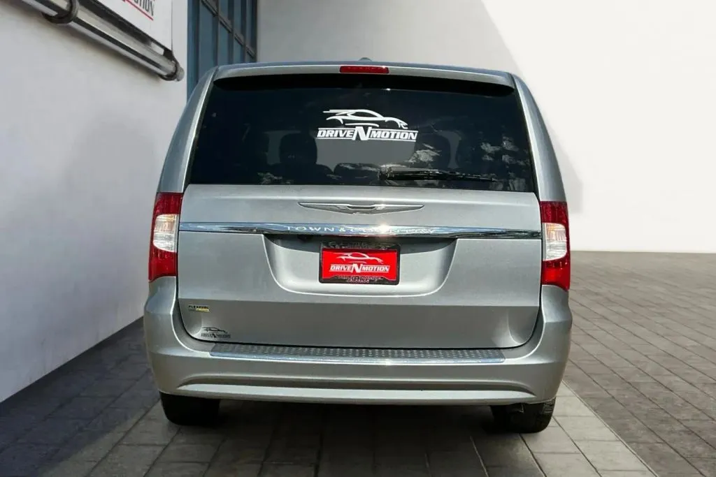 More photos of 2016 Chrysler Town & Country Touring Minivan 4D at Drive N-Motion Thornton, CO