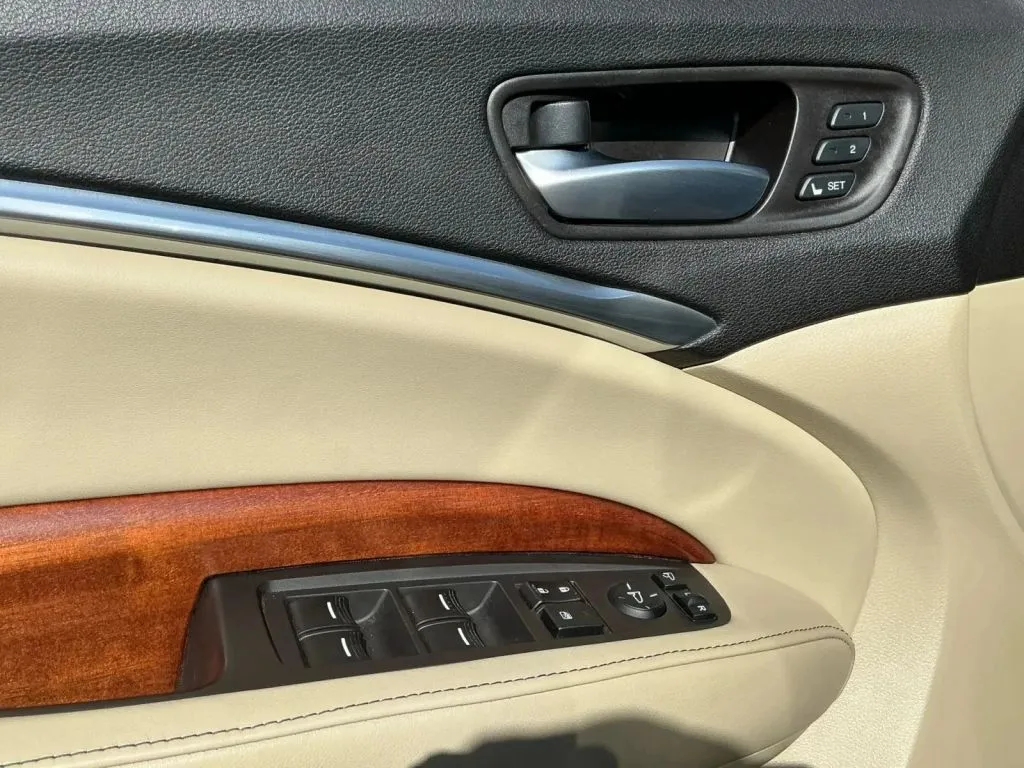 Acura MDX photo 11