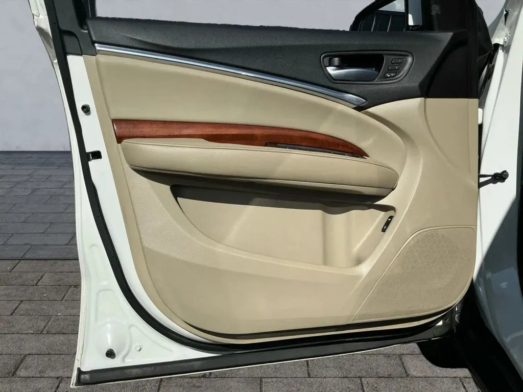 Acura MDX photo 10