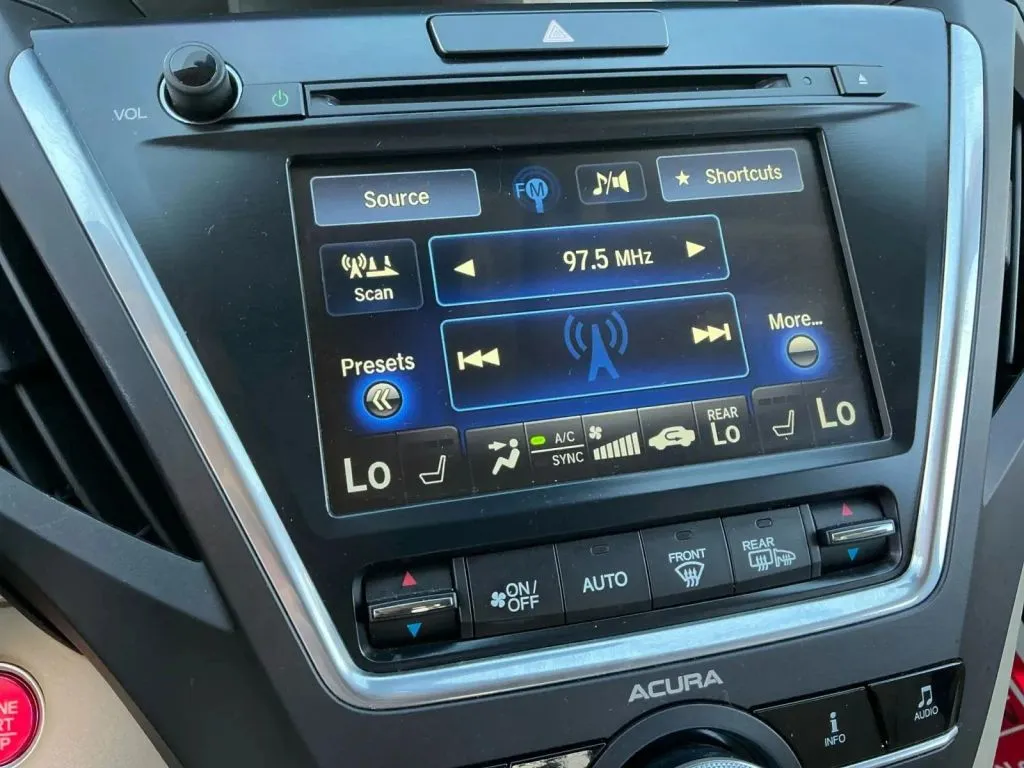 Acura MDX photo 30