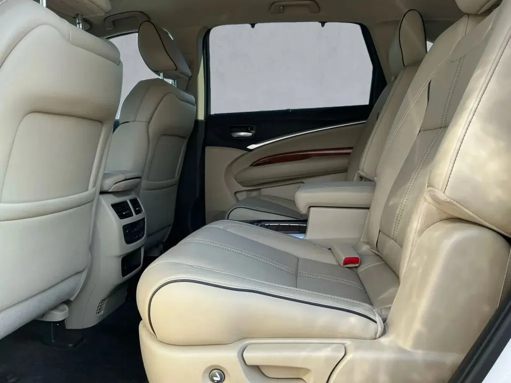 Acura MDX photo 14