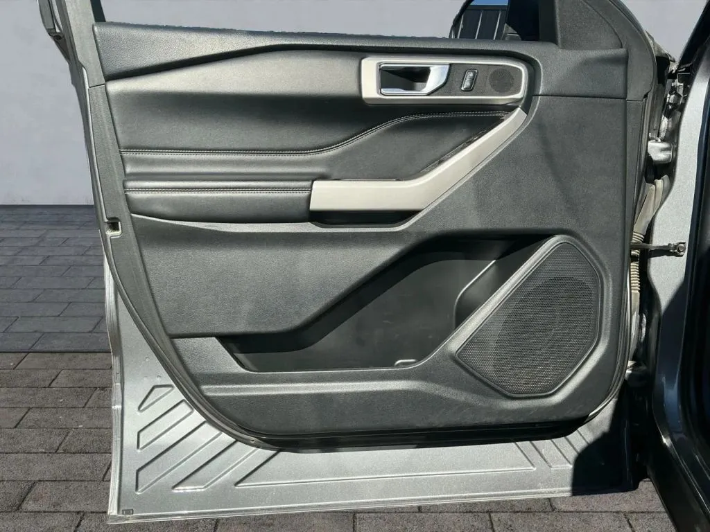 2022 Ford Explorer XLT - Photo 10
