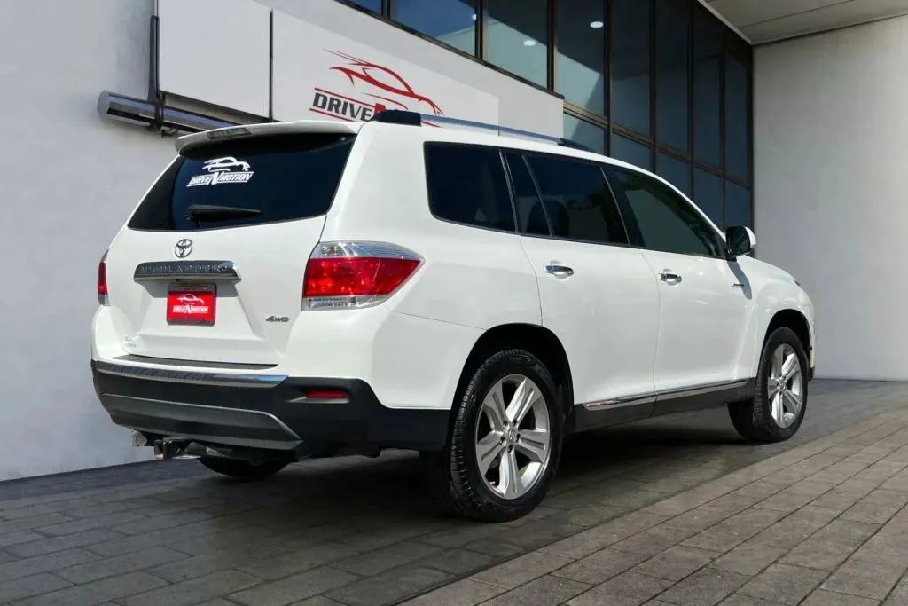 More photos of 2013 Toyota Highlander Limited Sport Utility 4D at Drive N-Motion Thornton, CO