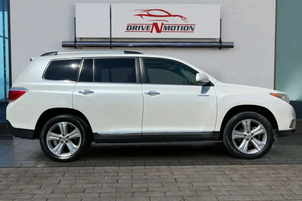 Another view of 2013 Toyota Highlander Limited Sport Utility 4D for sale in Thornton, CO at Drive N-Motion Thornton