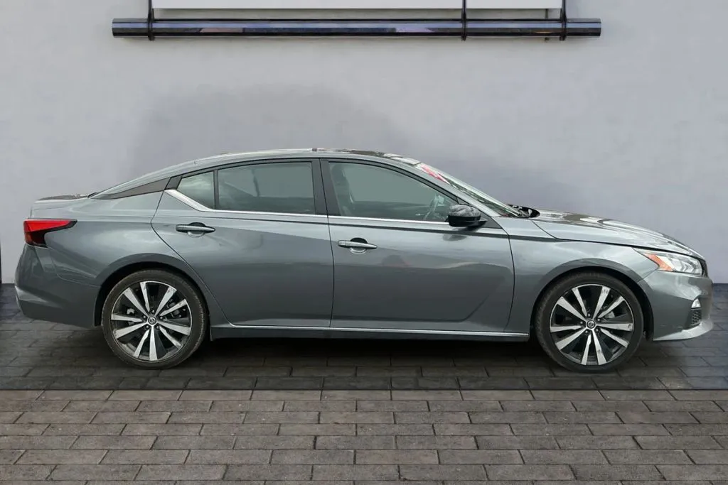 Another view of 2021 Nissan Altima 2.5 SR Sedan 4D for sale in Thornton, CO at Drive N-Motion Thornton