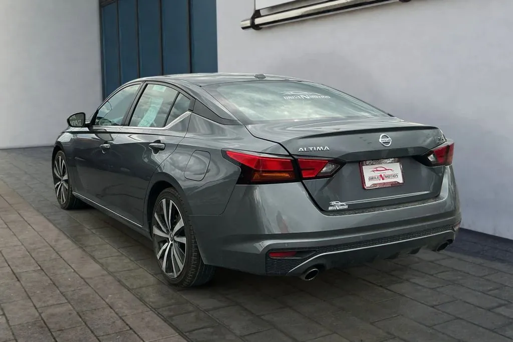 Nissan Altima photo 6