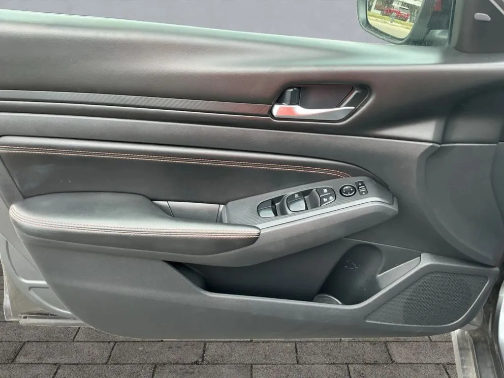 Nissan Altima photo 10