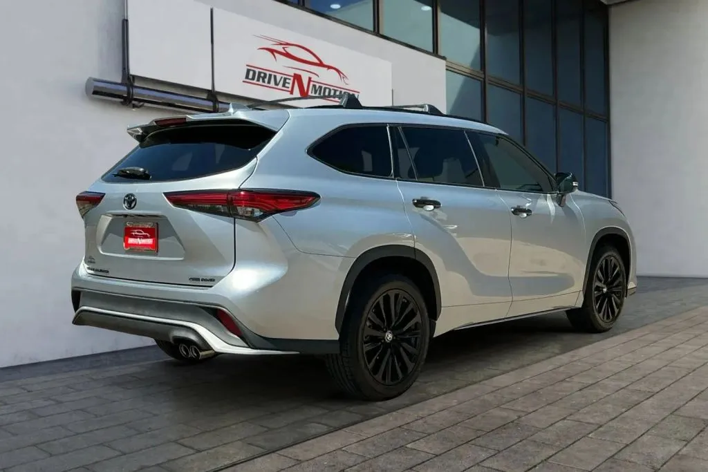 More photos of 2023 Toyota Highlander XSE Sport Utility 4D at Drive N-Motion Thornton, CO