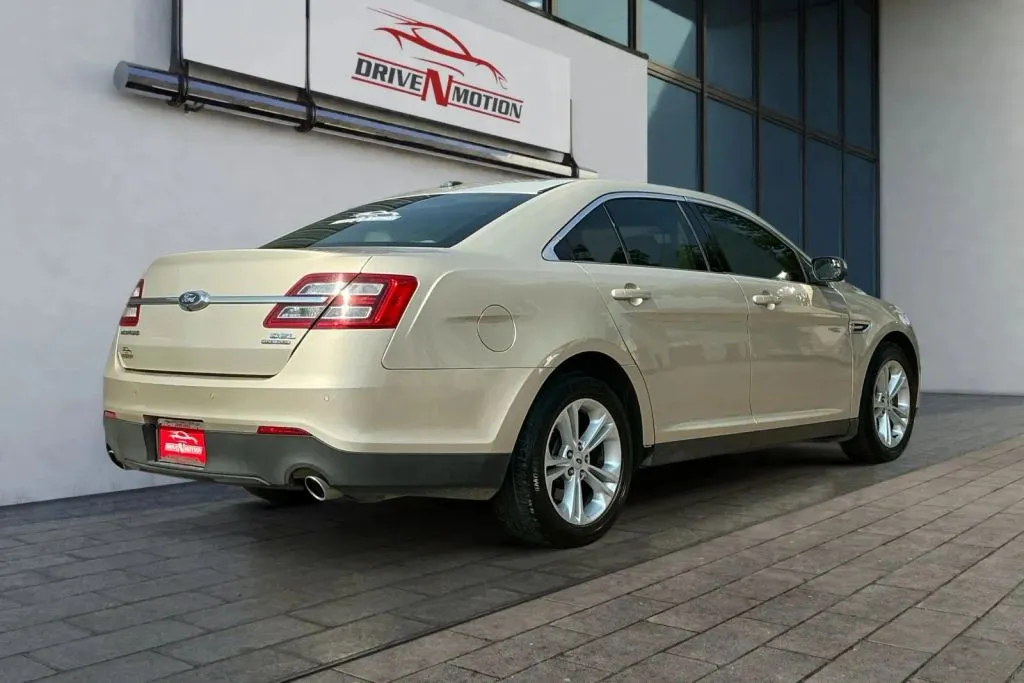 More photos of 2018 Ford Taurus SEL Sedan 4D at Drive N-Motion Thornton, CO