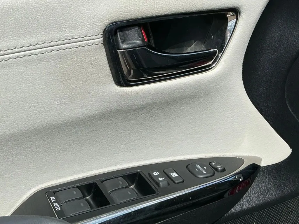 Toyota Avalon photo 11