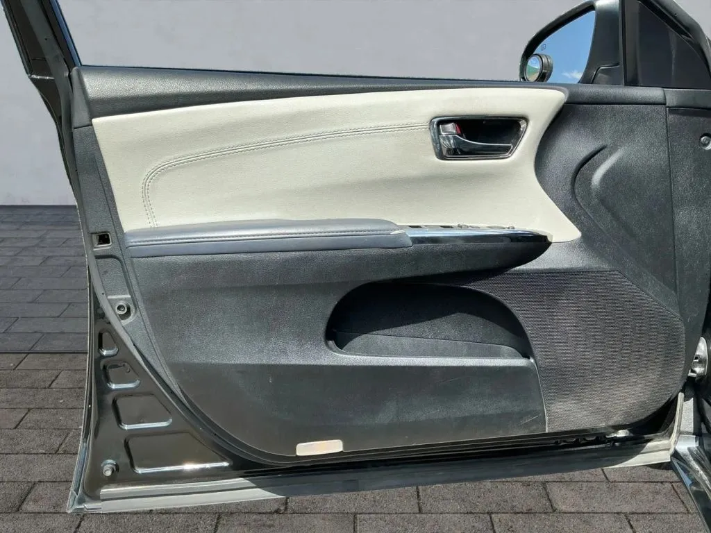 Toyota Avalon photo 10