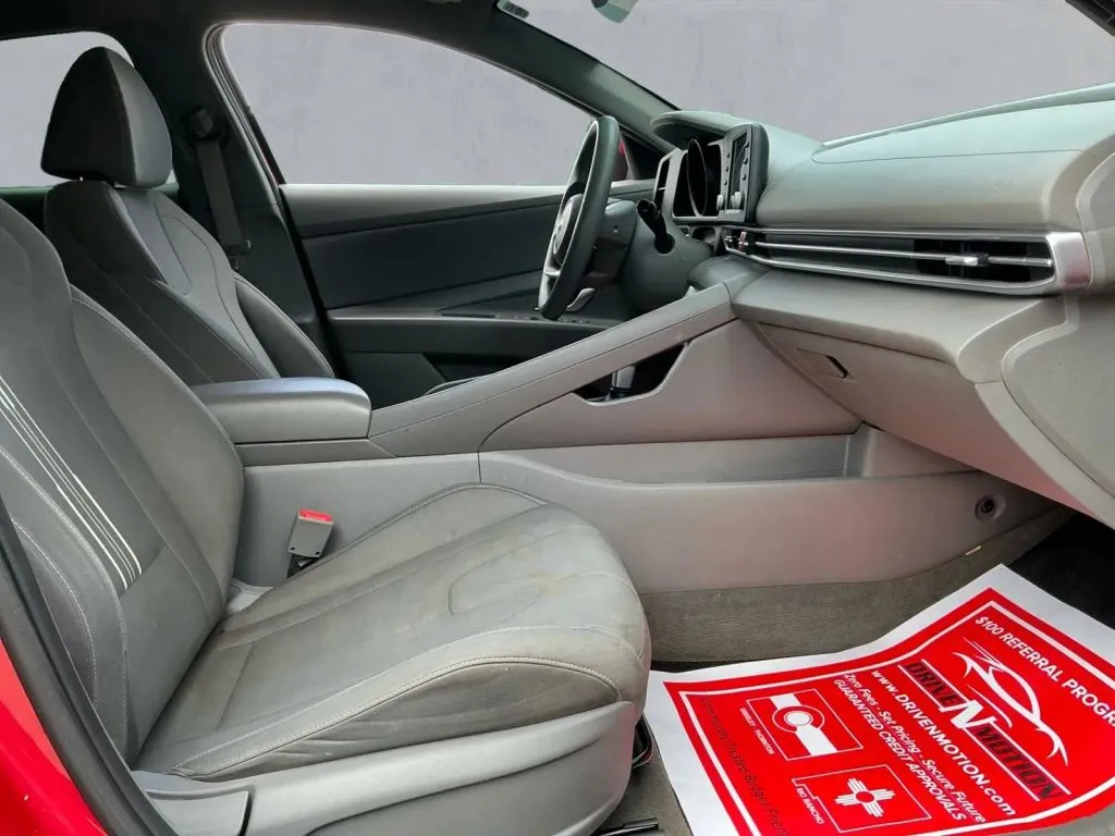 Hyundai Elantra photo 21
