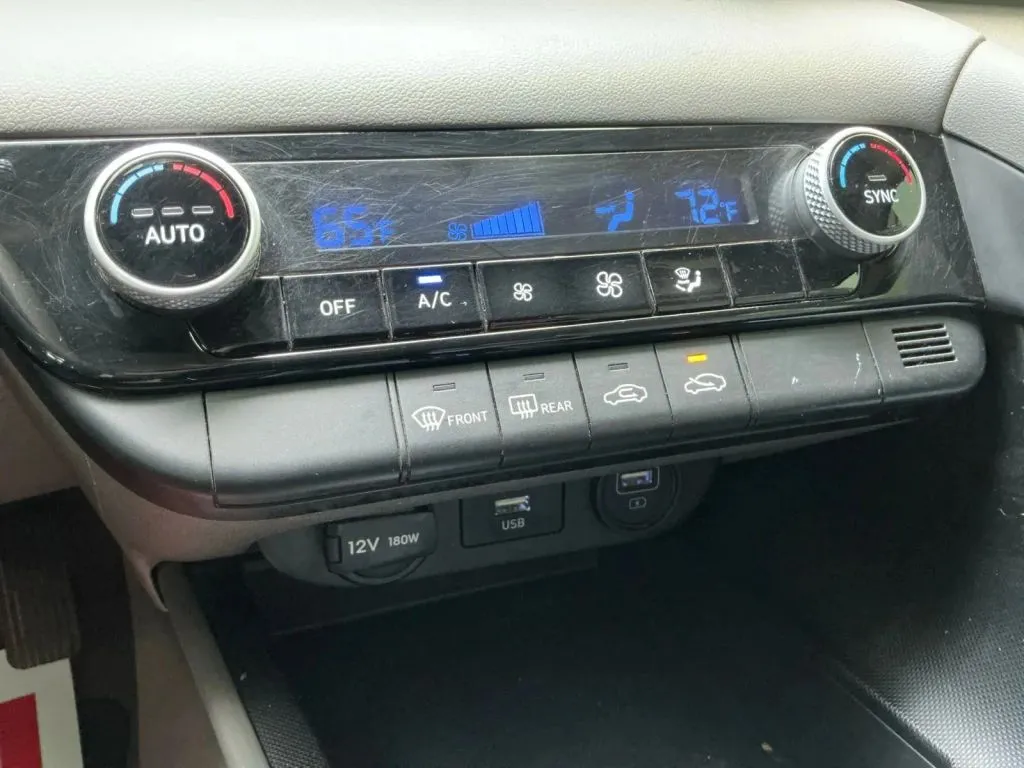 Hyundai Elantra photo 30