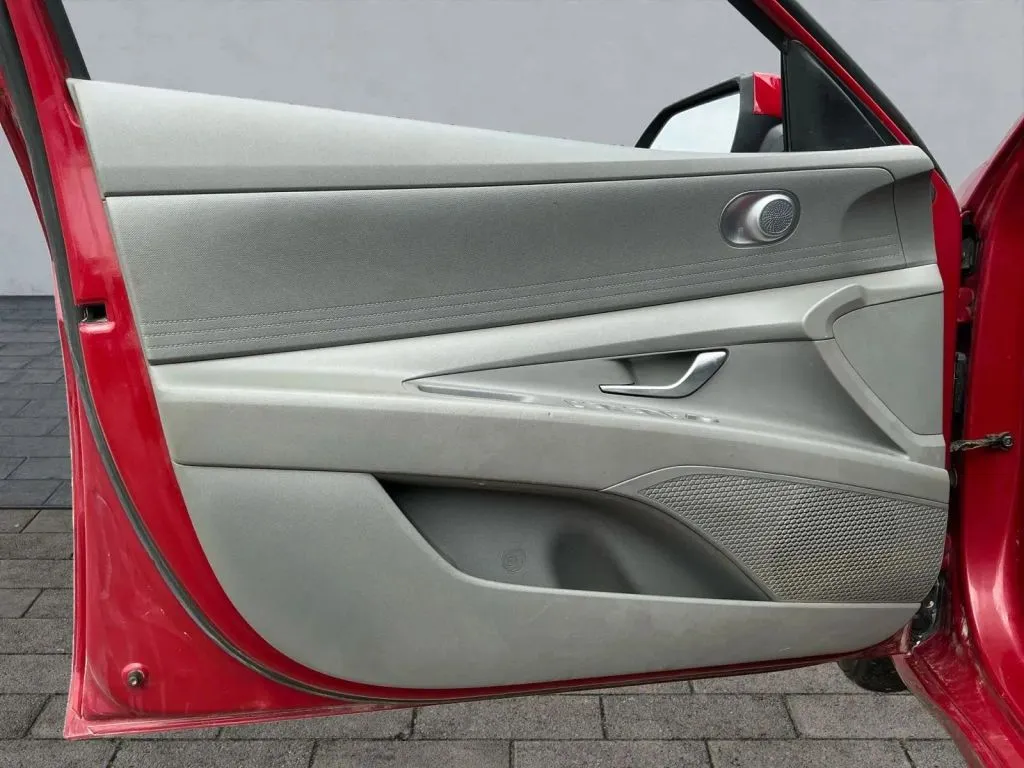 Hyundai Elantra photo 10