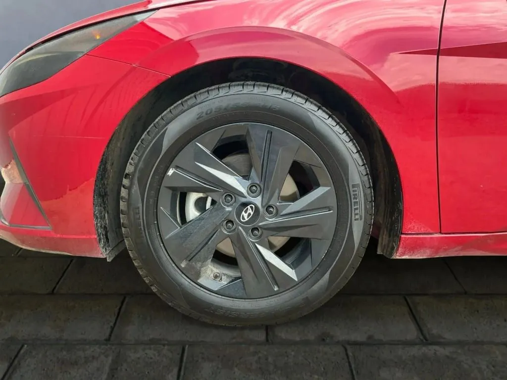 Hyundai Elantra photo 24