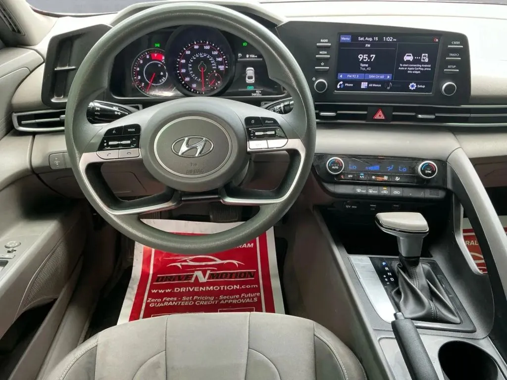 Hyundai Elantra photo 16