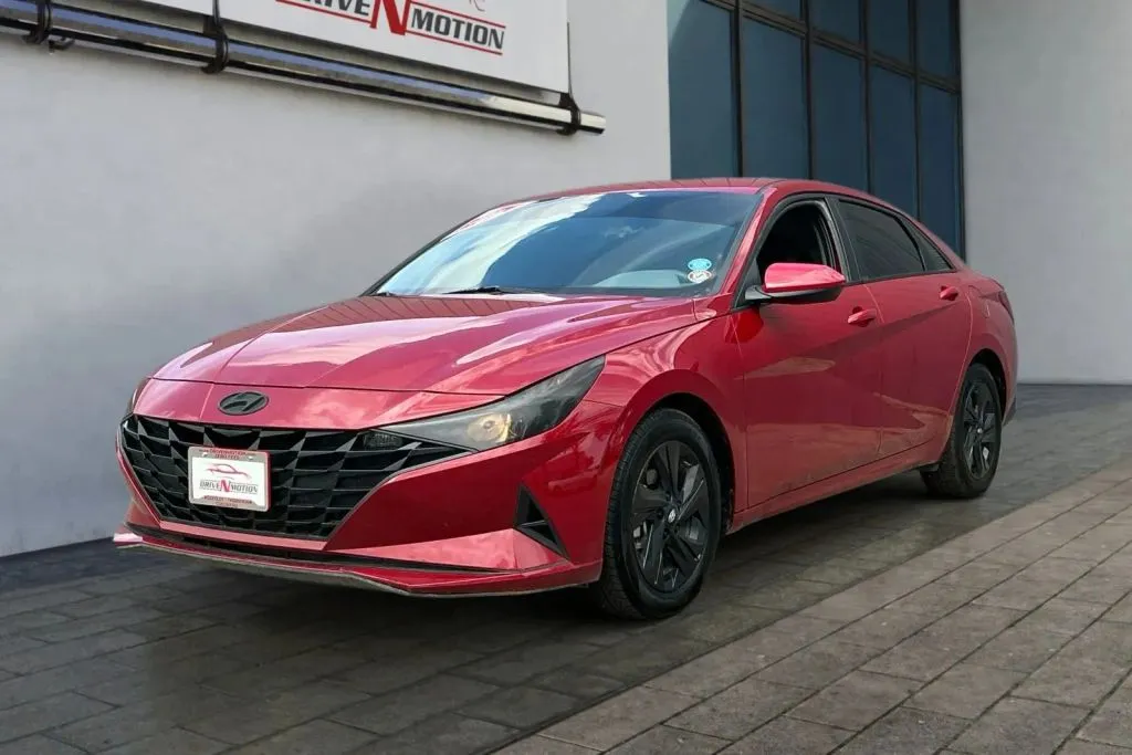 Hyundai Elantra photo 7