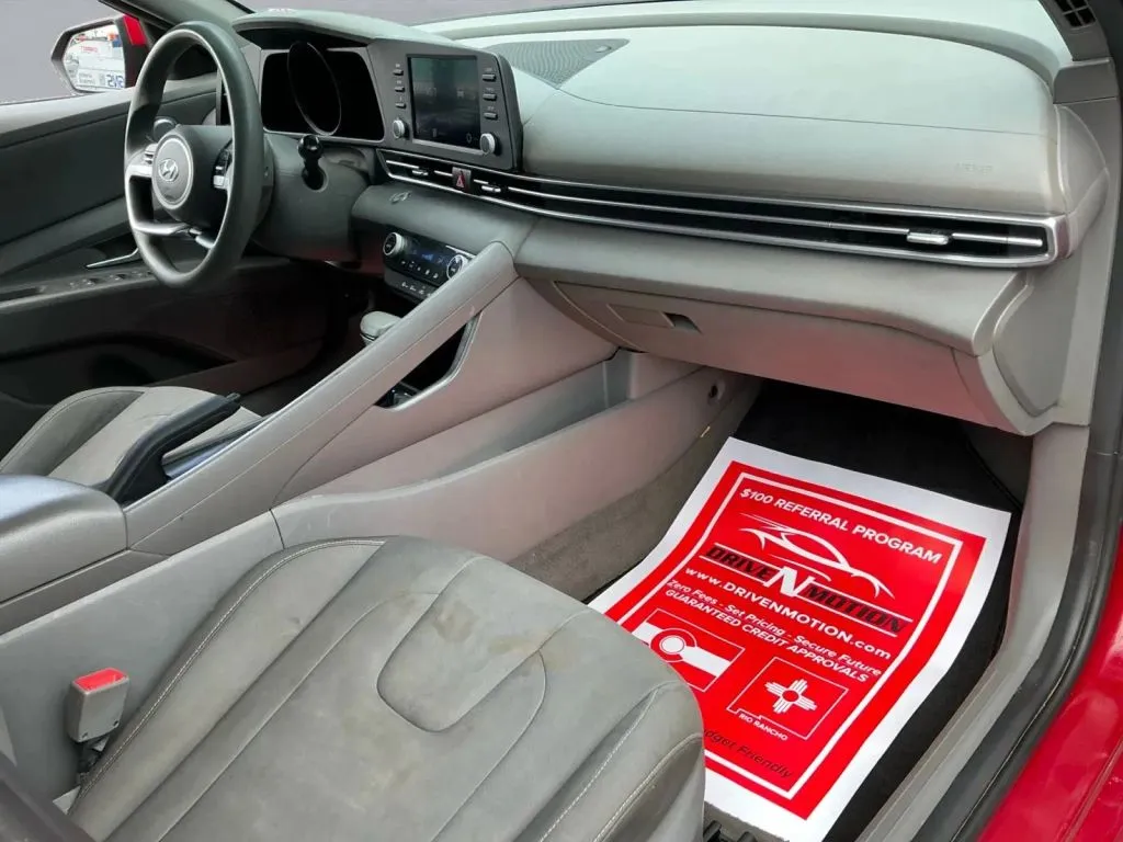 Hyundai Elantra photo 20