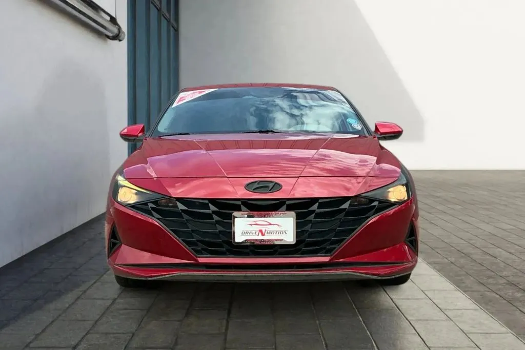 Hyundai Elantra photo 8