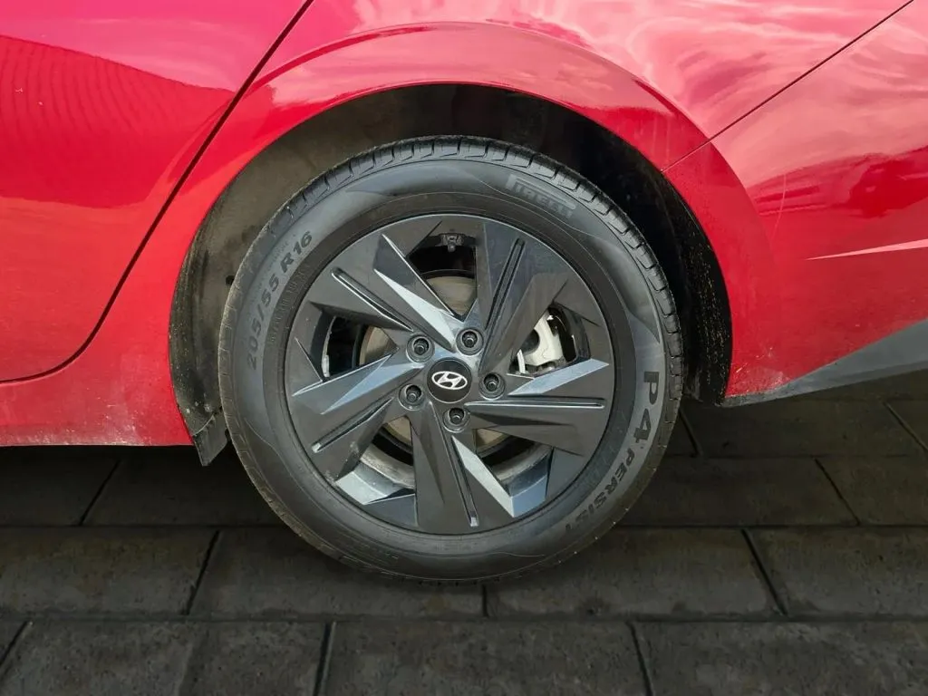 Hyundai Elantra photo 18