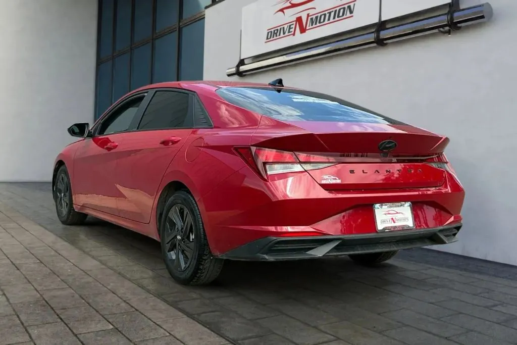 Hyundai Elantra photo 6